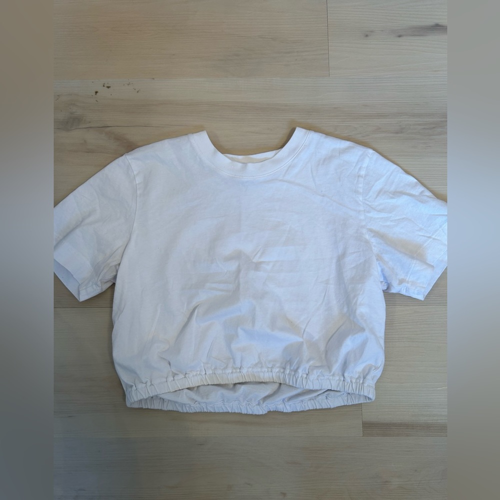 White Aritzia cropped top. Size medium